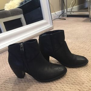 Steve Madden black booties